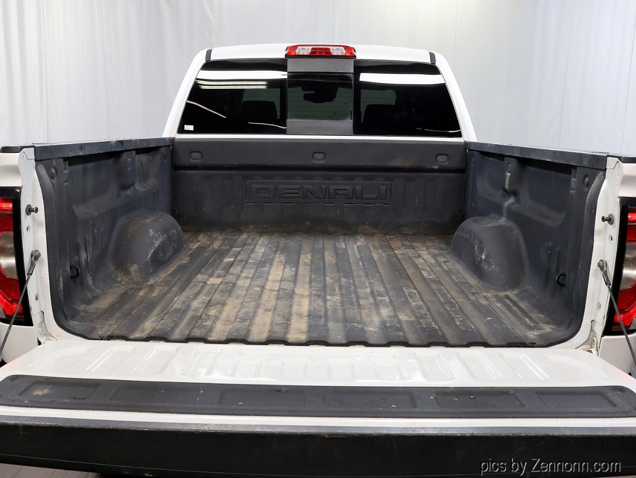 GMC Sierra 1500 4WD Crew Cab 143.5" Denali 2018