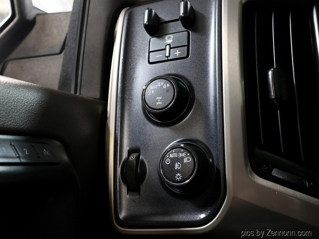 GMC Sierra 1500 4WD Crew Cab 143.5" Denali 2018