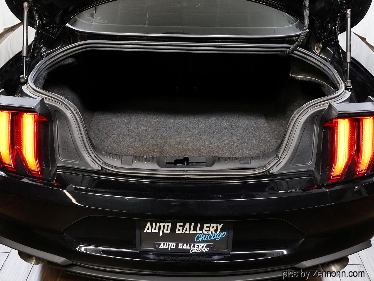 Ford Mustang EcoBoost Fastback 2021