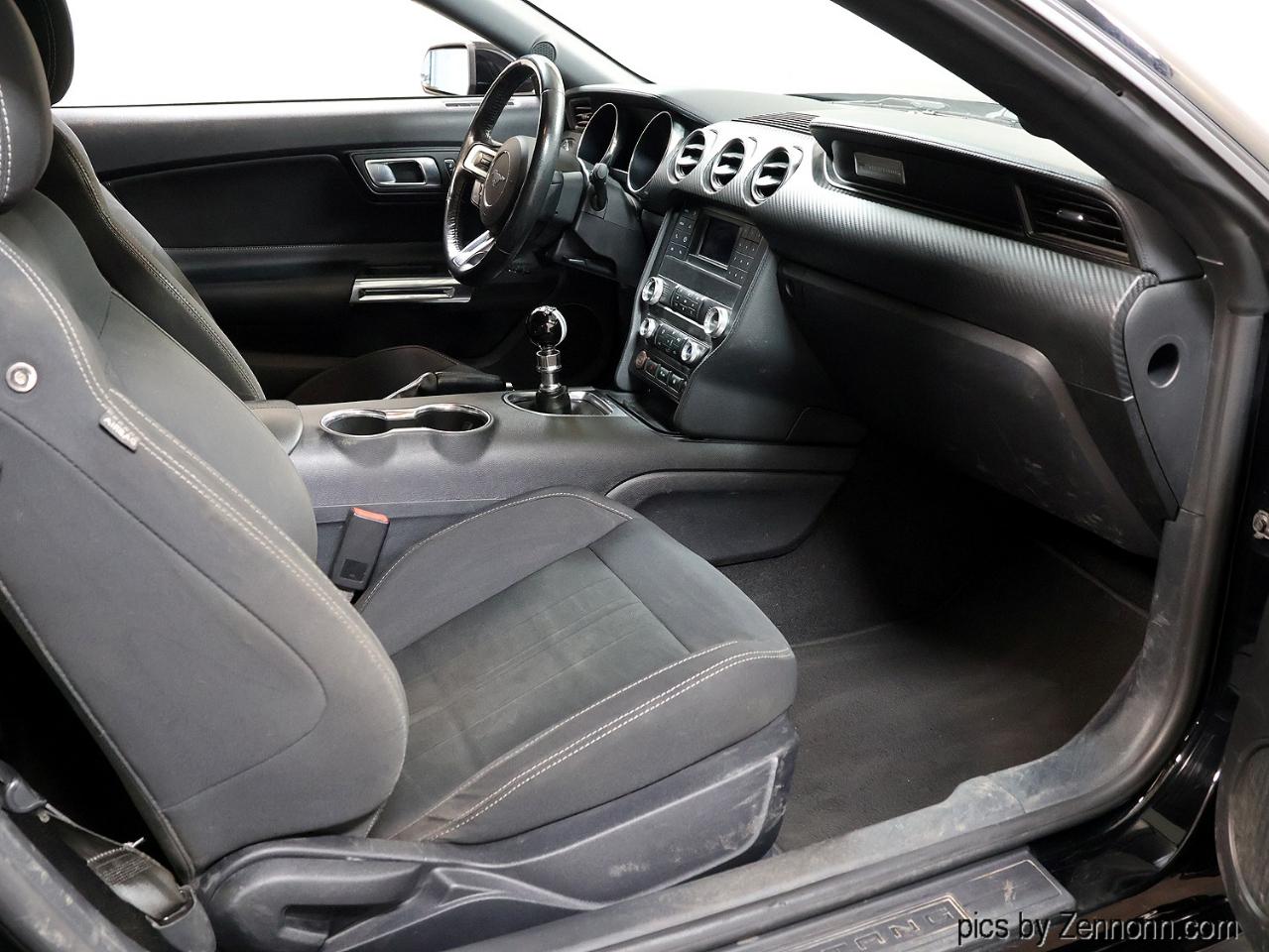 Ford Mustang EcoBoost Fastback 2021