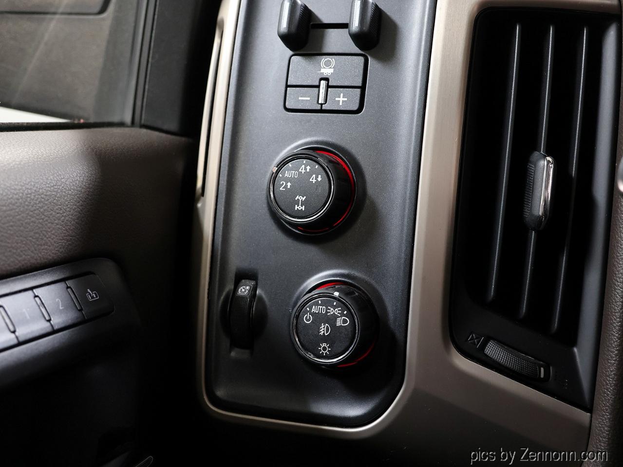 GMC Sierra 1500 4WD Crew Cab 143.5" Denali 2015