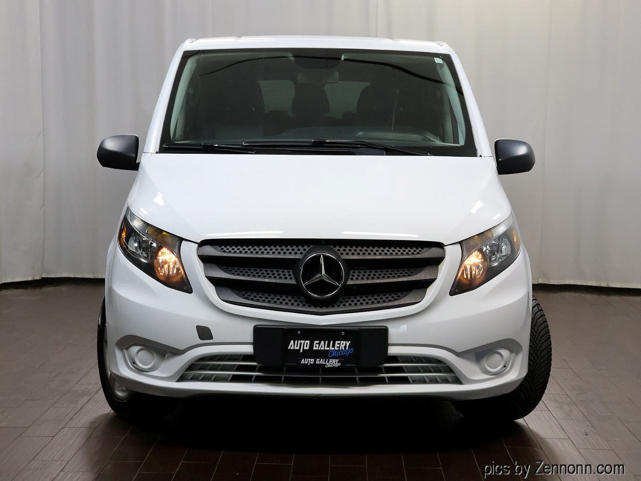 Mercedes-Benz Metris Passenger Van Standard Roof 126" Wheelbase 2017
