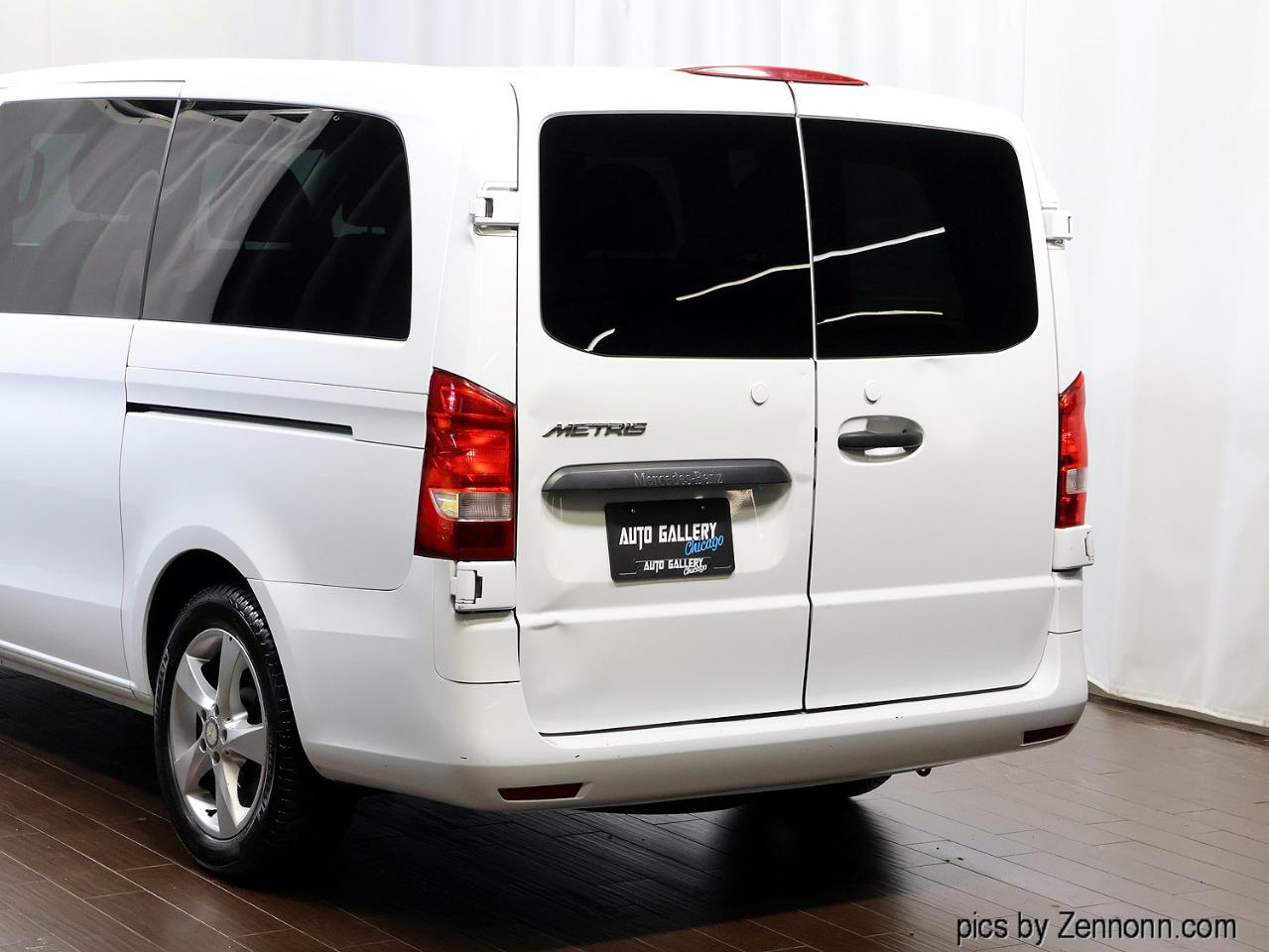 Mercedes-Benz Metris Passenger Van Standard Roof 126" Wheelbase 2017