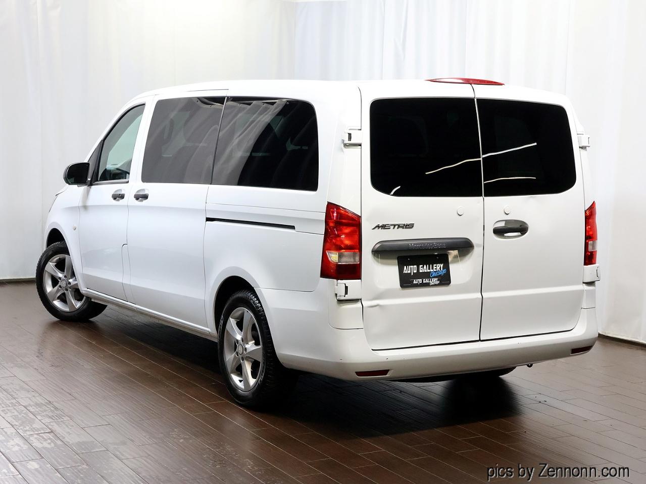 Mercedes-Benz Metris Passenger Van Standard Roof 126" Wheelbase 2017