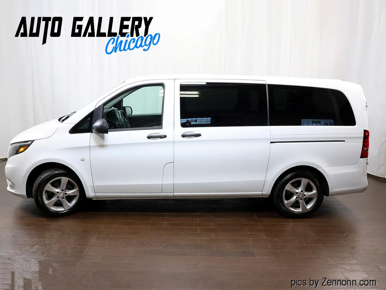 Mercedes-Benz Metris Passenger Van Standard Roof 126" Wheelbase 2017