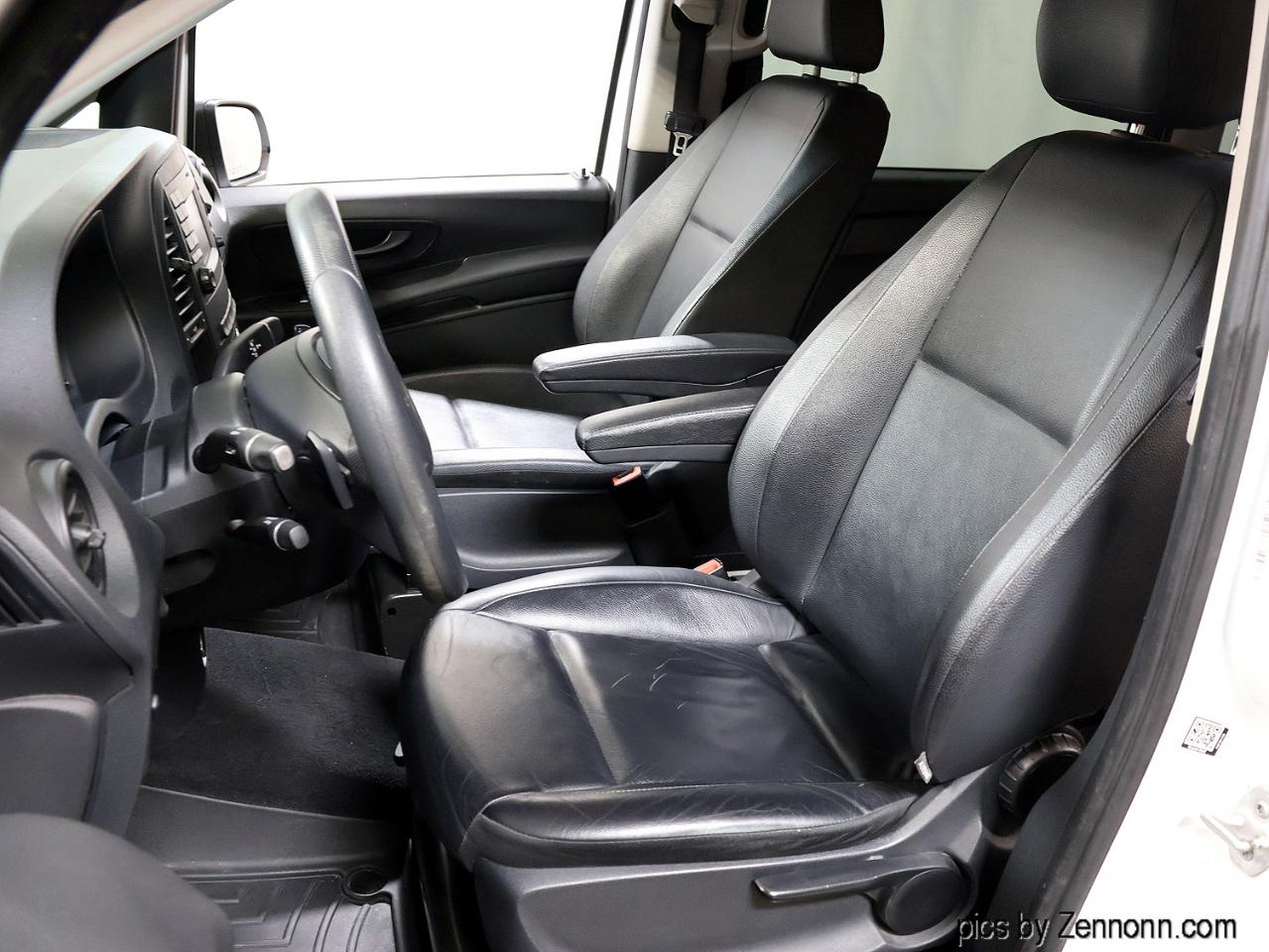 Mercedes-Benz Metris Passenger Van Standard Roof 126" Wheelbase 2017