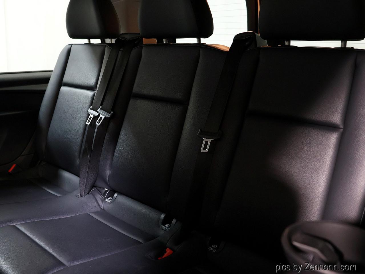 Mercedes-Benz Metris Passenger Van Standard Roof 126" Wheelbase 2017