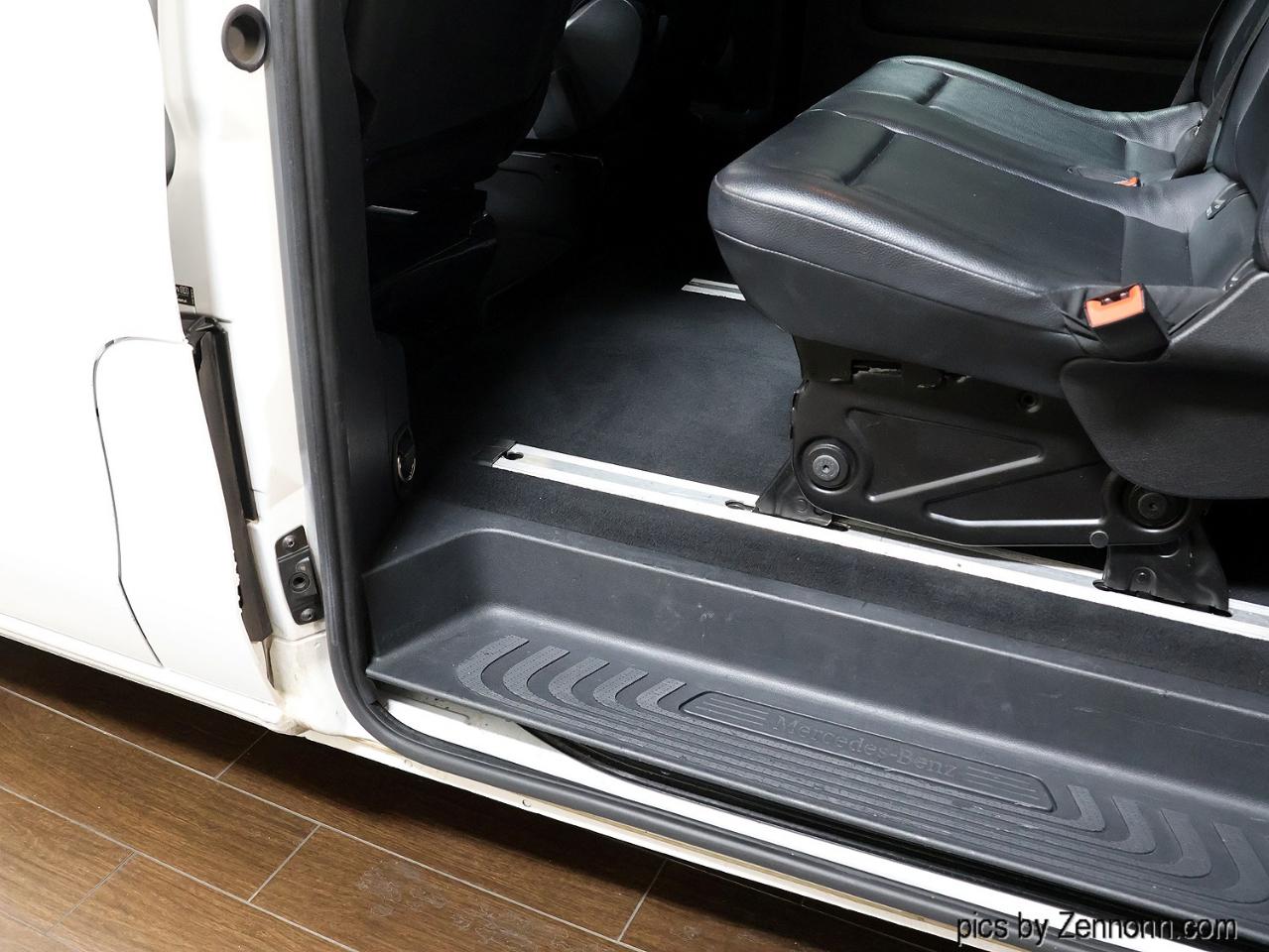 Mercedes-Benz Metris Passenger Van Standard Roof 126" Wheelbase 2017