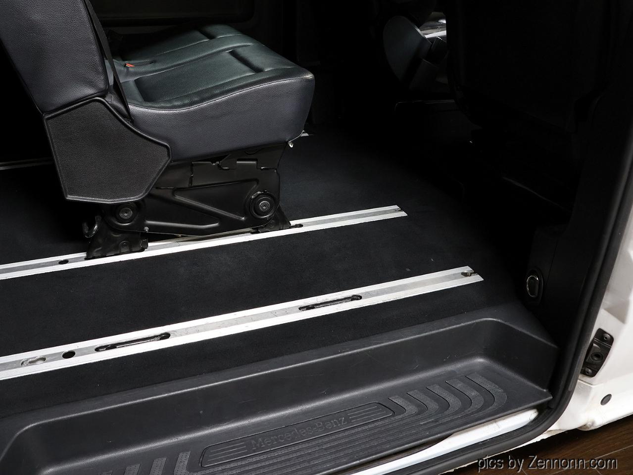 Mercedes-Benz Metris Passenger Van Standard Roof 126" Wheelbase 2017