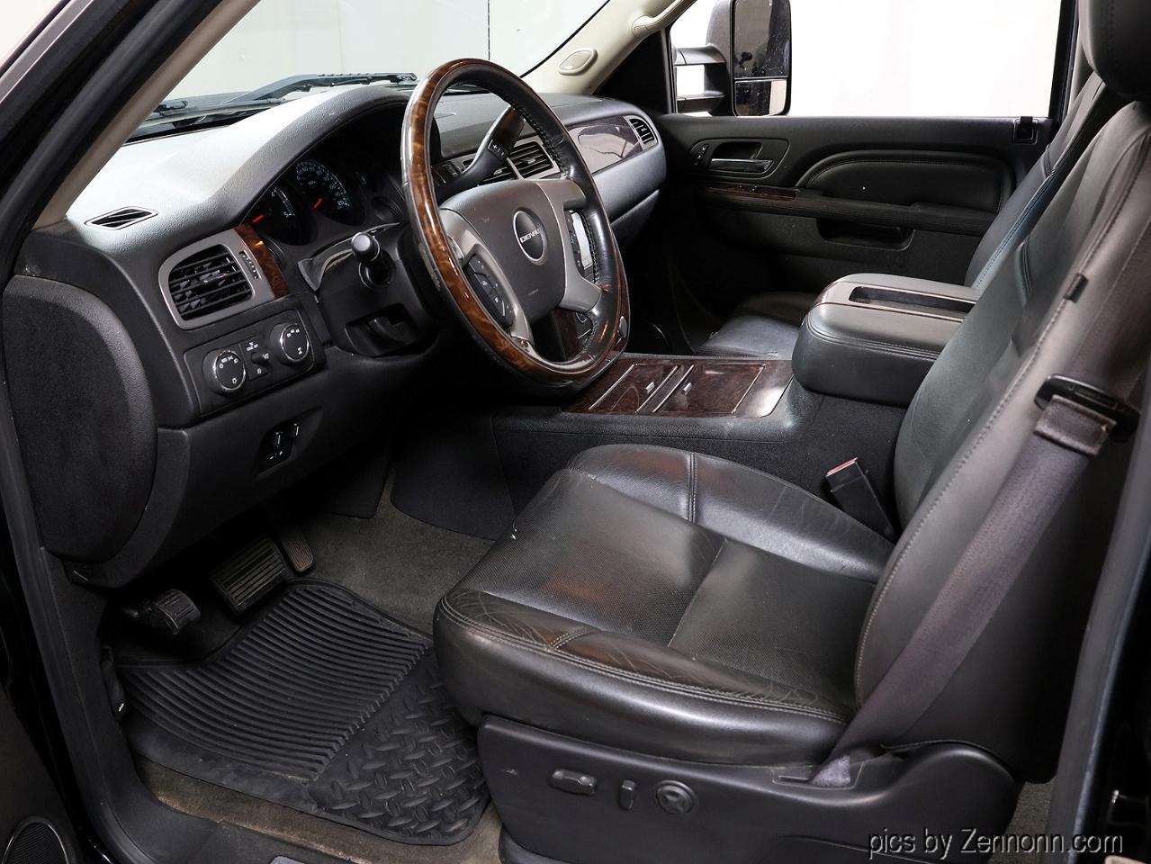 GMC Sierra 2500HD 4WD Crew Cab 153.7" Denali 2013