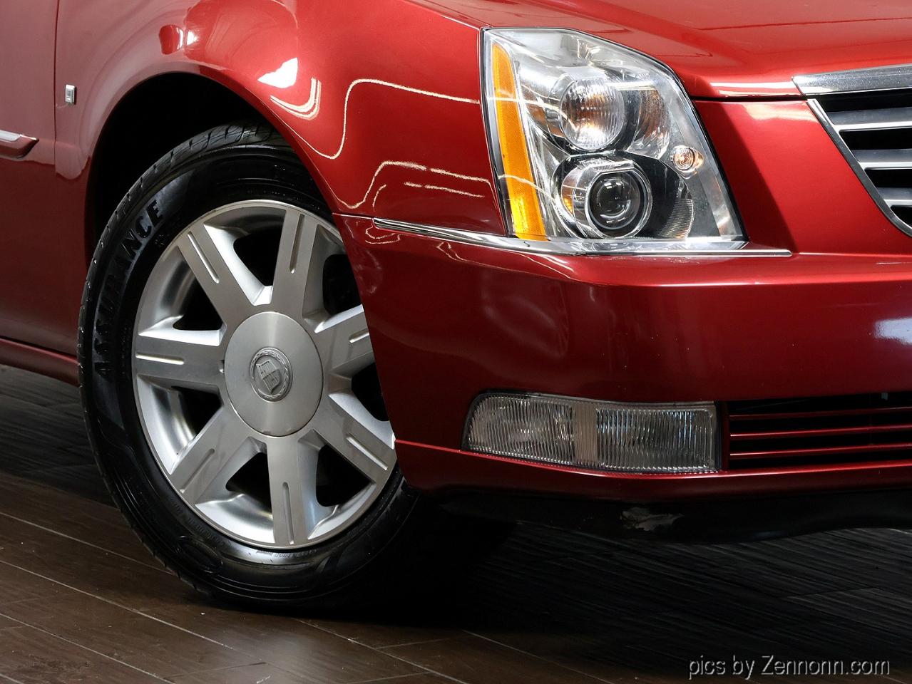 Cadillac DTS 4dr Sdn V8 2007
