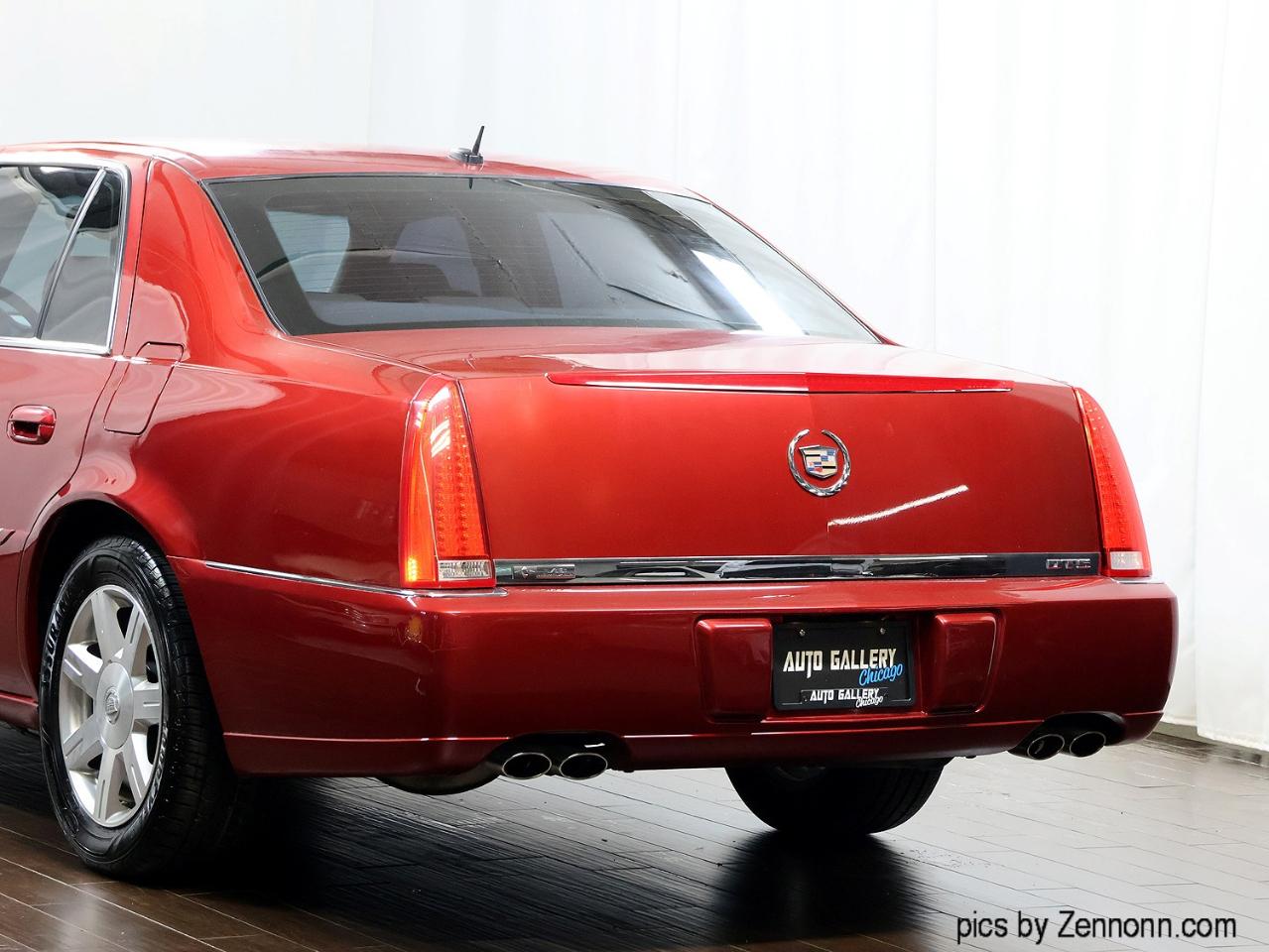 Cadillac DTS 4dr Sdn V8 2007