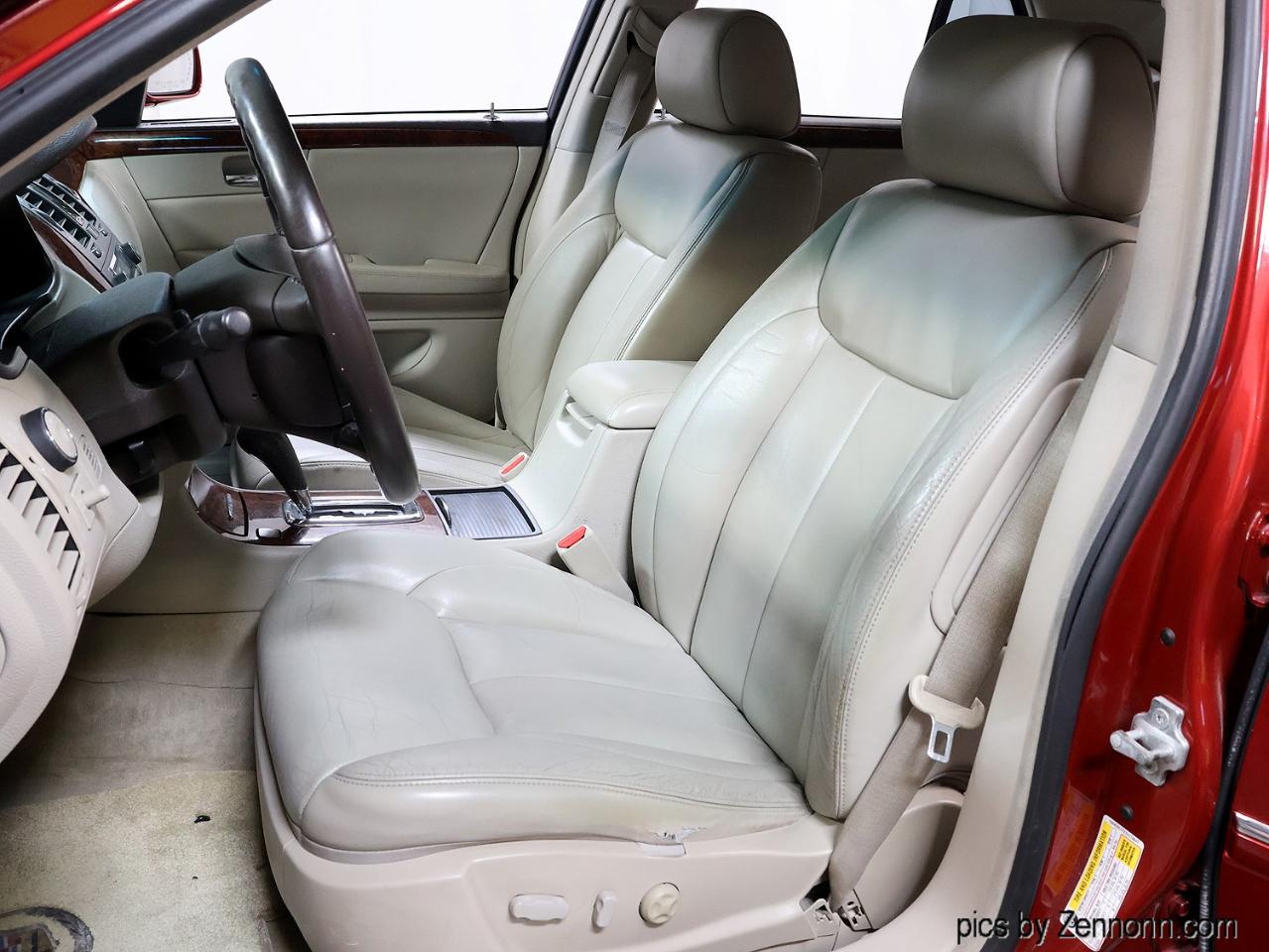 Cadillac DTS 4dr Sdn V8 2007