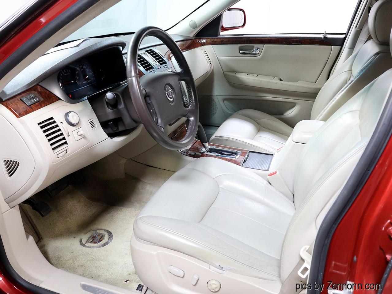 Cadillac DTS 4dr Sdn V8 2007