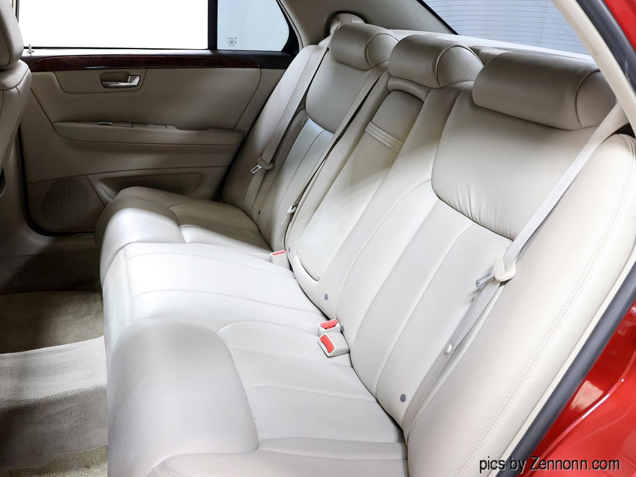Cadillac DTS 4dr Sdn V8 2007