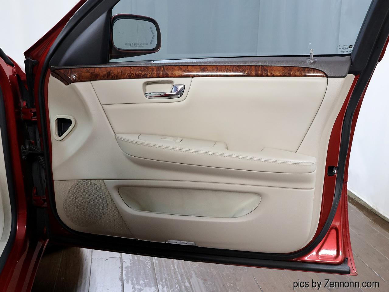 Cadillac DTS 4dr Sdn V8 2007