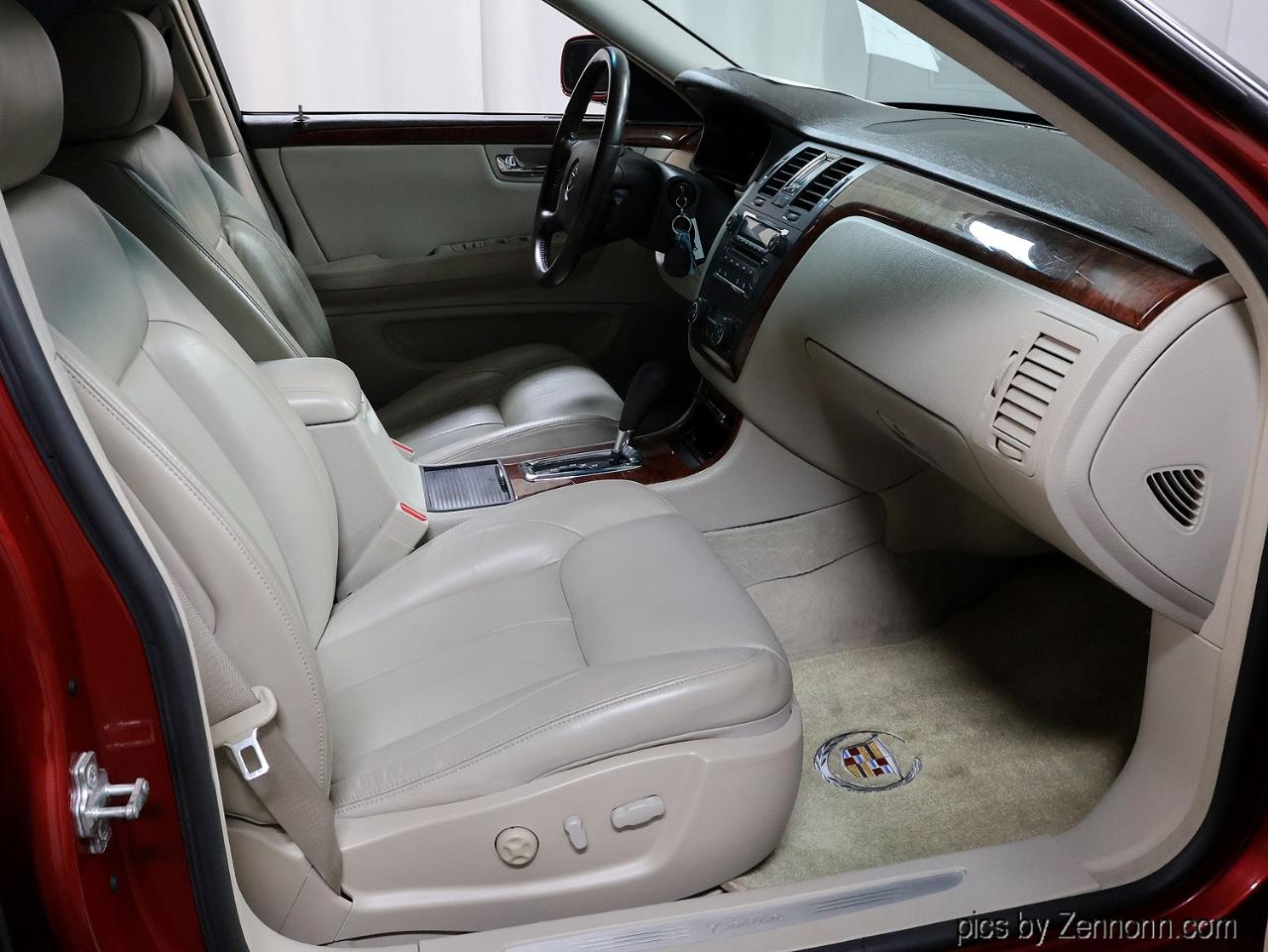 Cadillac DTS 4dr Sdn V8 2007