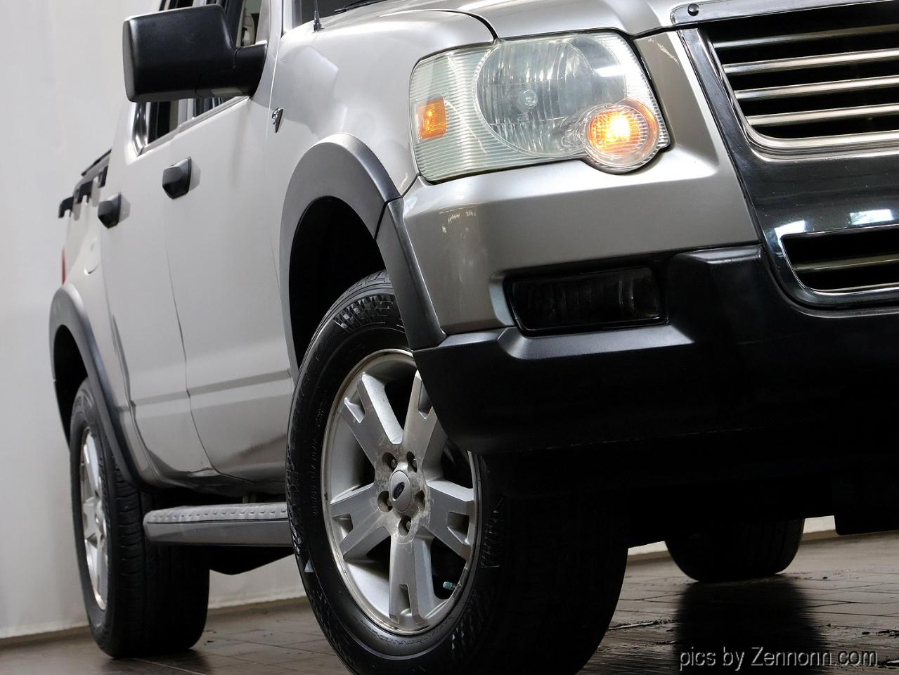 Ford Explorer Sport Trac 2WD 4dr V8 XLT 2007