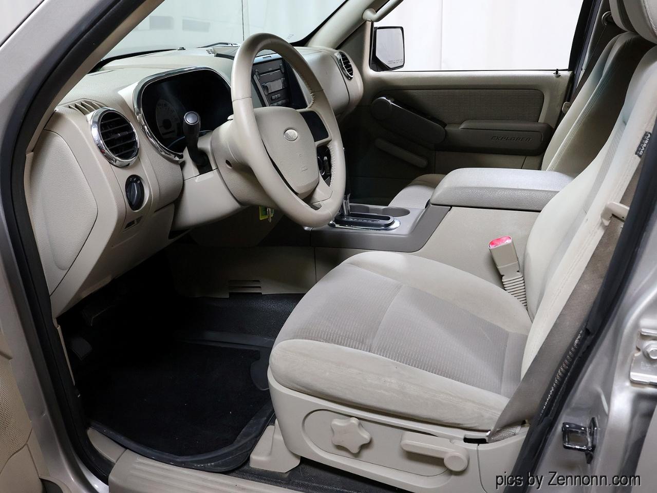 Ford Explorer Sport Trac 2WD 4dr V8 XLT 2007