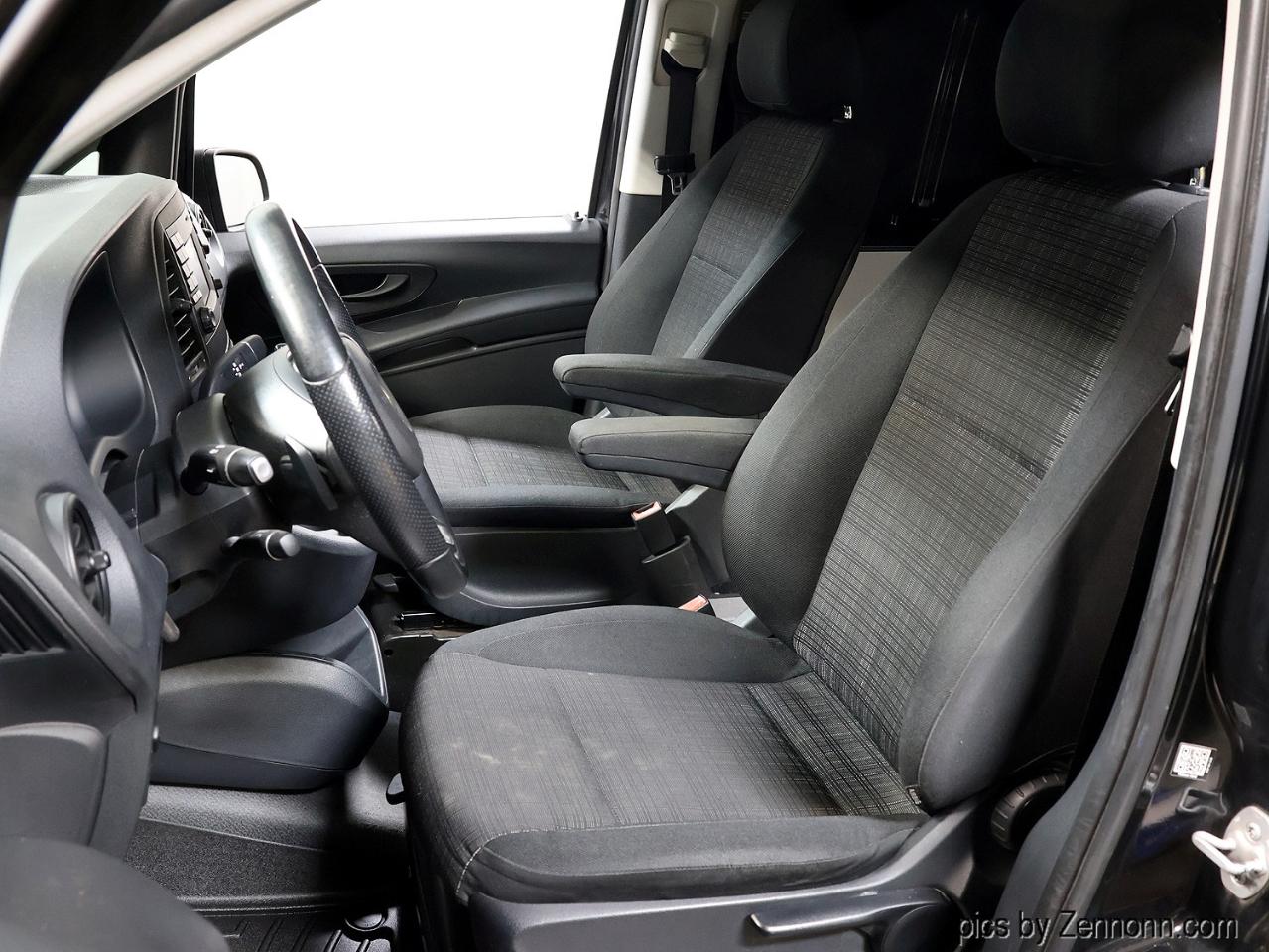 Mercedes-Benz Metris Cargo Van RWD 126" 2016