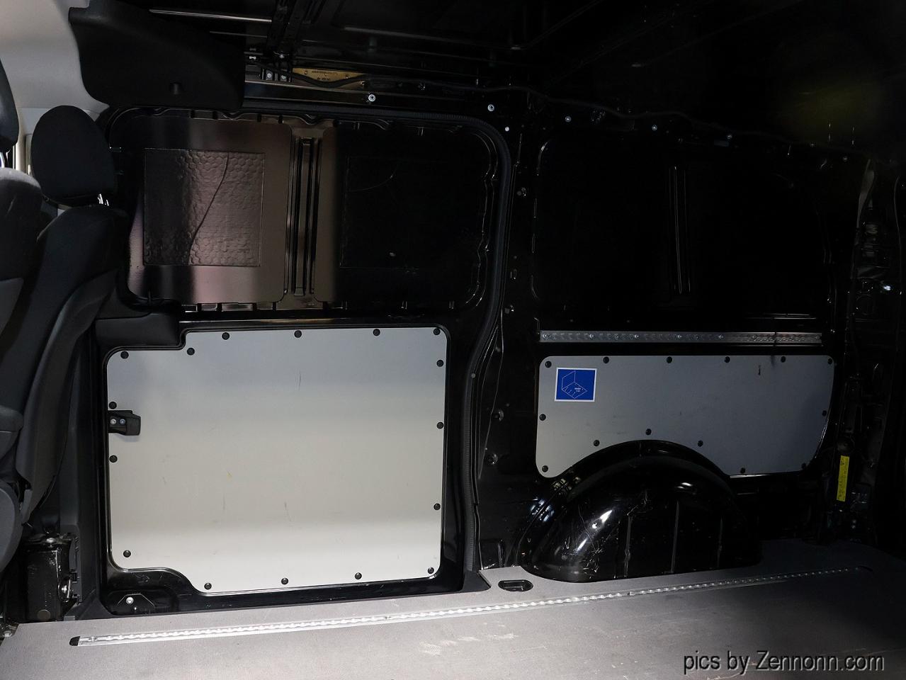 Mercedes-Benz Metris Cargo Van RWD 126" 2016