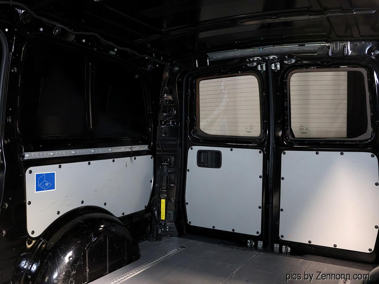 Mercedes-Benz Metris Cargo Van RWD 126" 2016