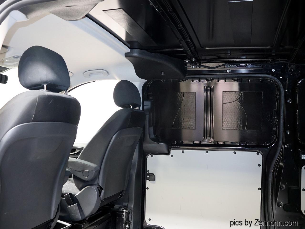 Mercedes-Benz Metris Cargo Van RWD 126" 2016