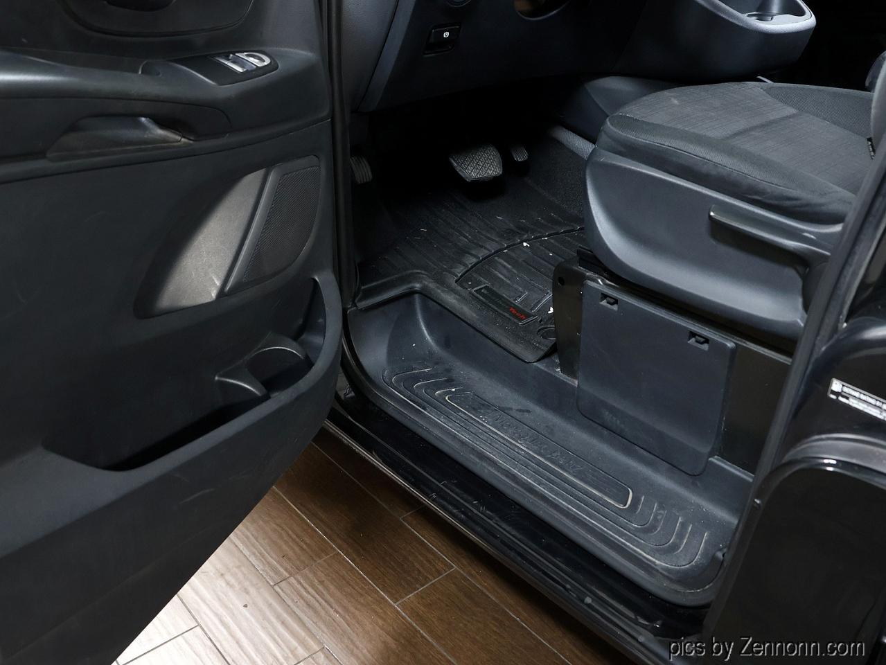 Mercedes-Benz Metris Cargo Van RWD 126" 2016