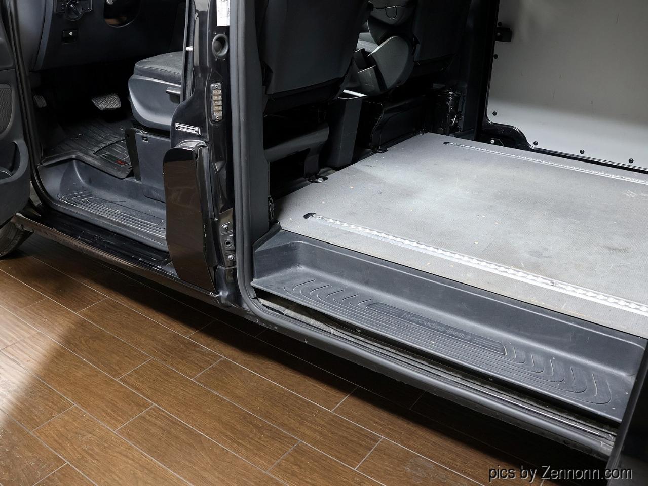 Mercedes-Benz Metris Cargo Van RWD 126" 2016