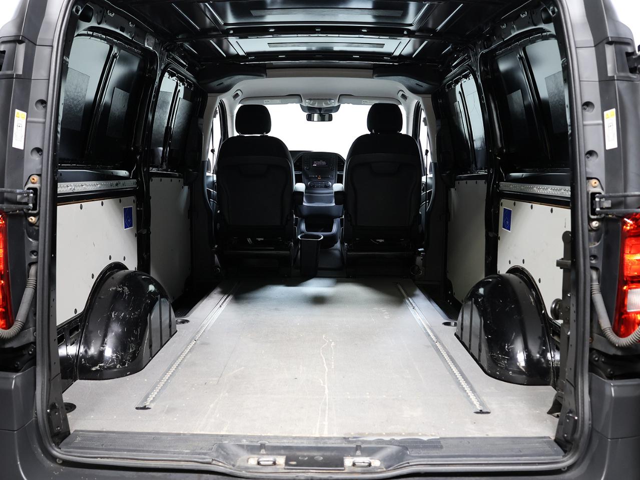 Mercedes-Benz Metris Cargo Van RWD 126" 2016
