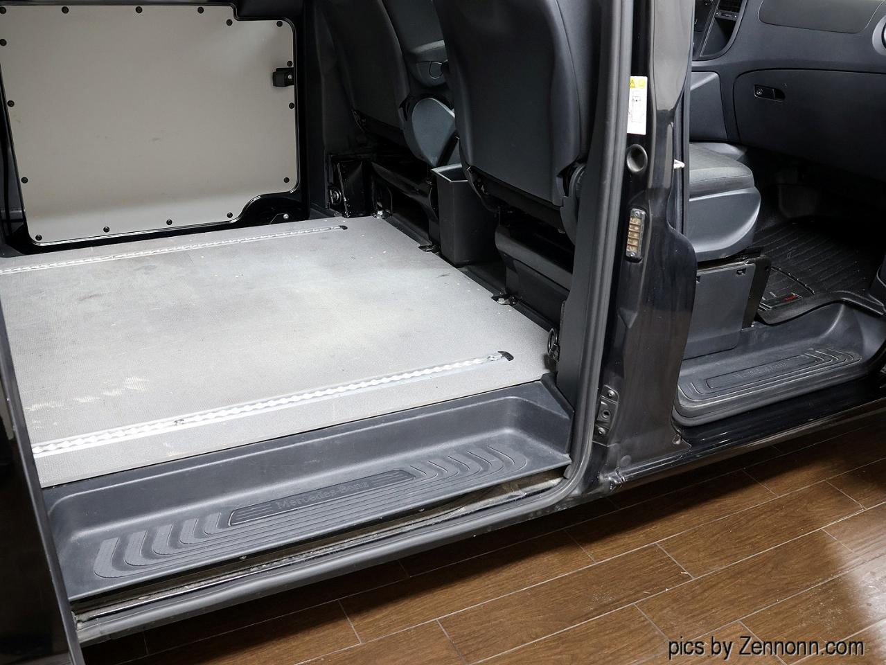Mercedes-Benz Metris Cargo Van RWD 126" 2016