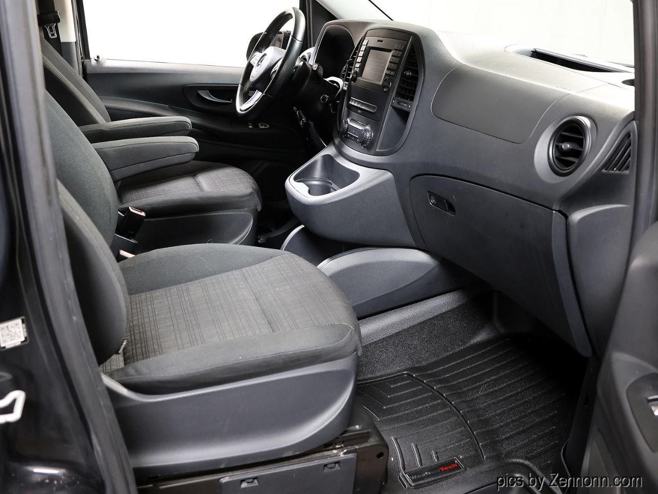 Mercedes-Benz Metris Cargo Van RWD 126" 2016