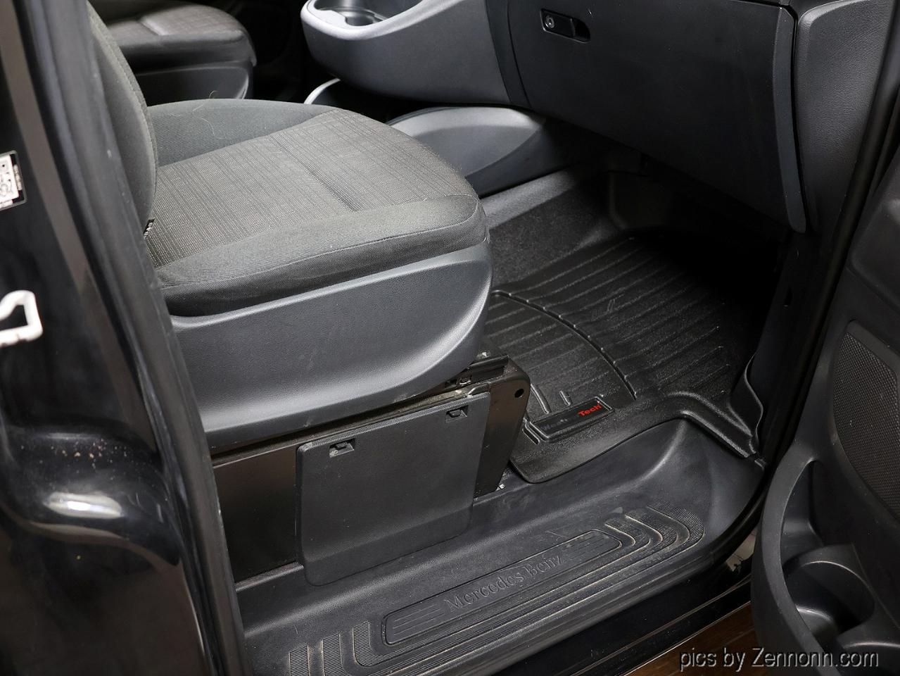 Mercedes-Benz Metris Cargo Van RWD 126" 2016