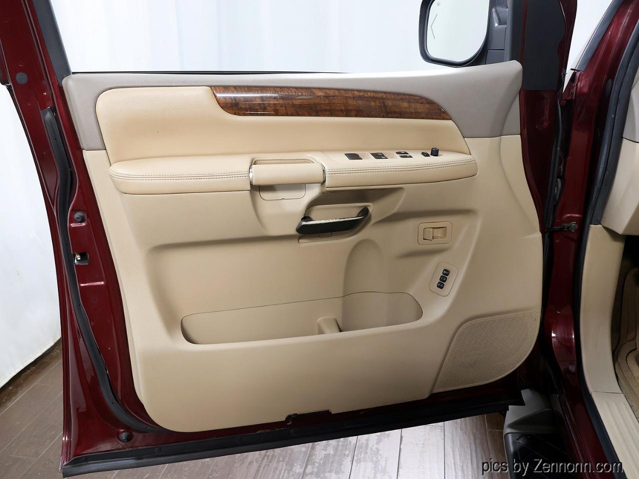 Nissan Armada 4WD 4dr Platinum 2012
