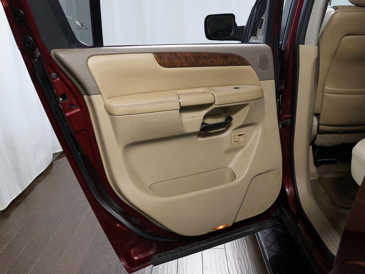 Nissan Armada 4WD 4dr Platinum 2012