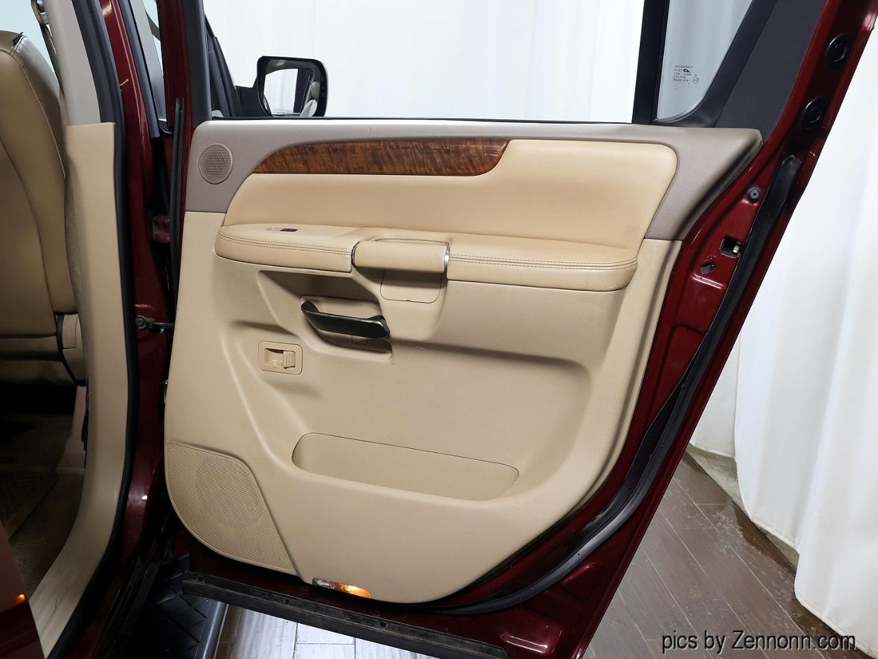 Nissan Armada 4WD 4dr Platinum 2012