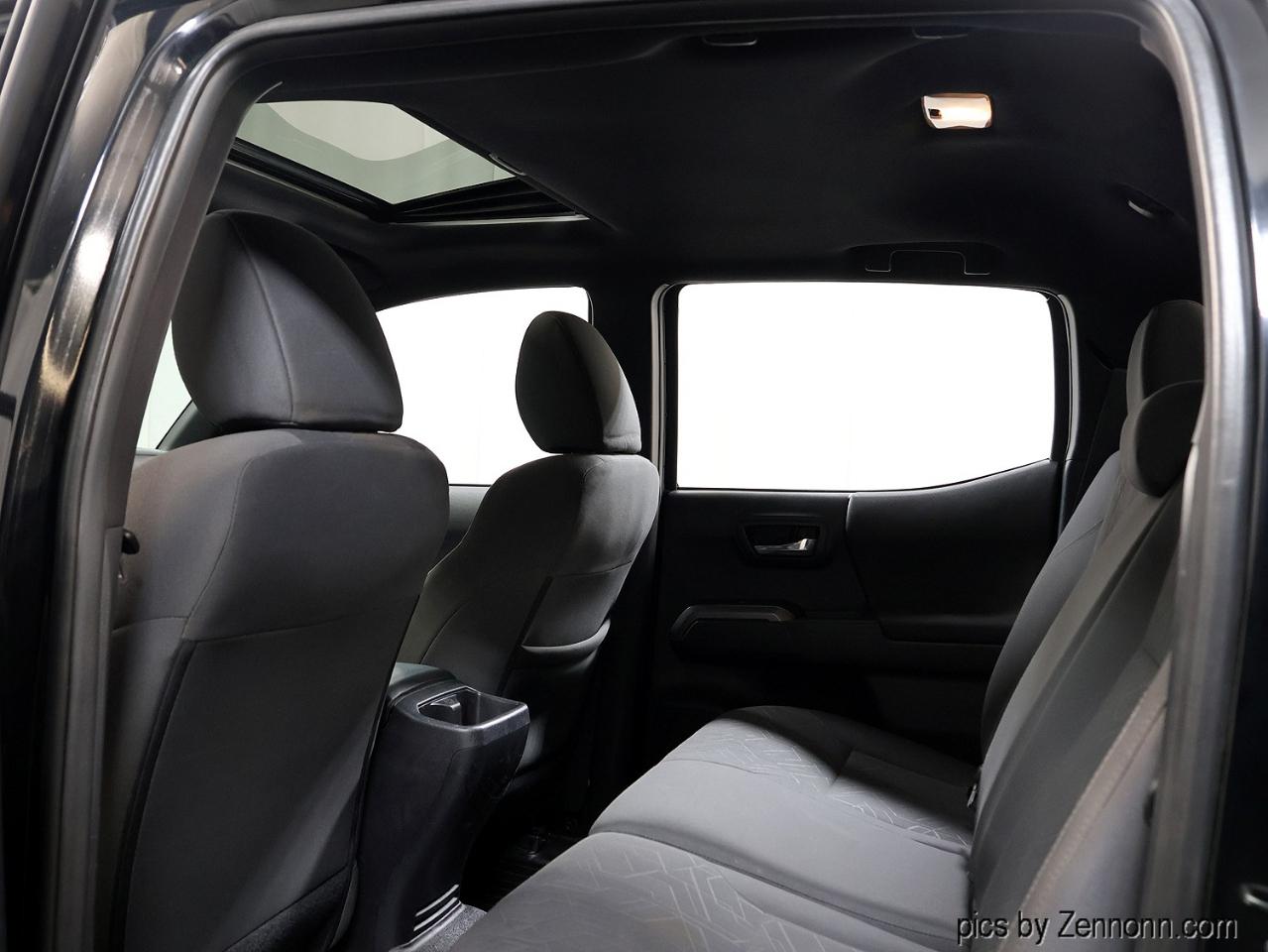 Toyota Tacoma 4WD Double Cab LB V6 AT TRD Off Road (Natl) 2016