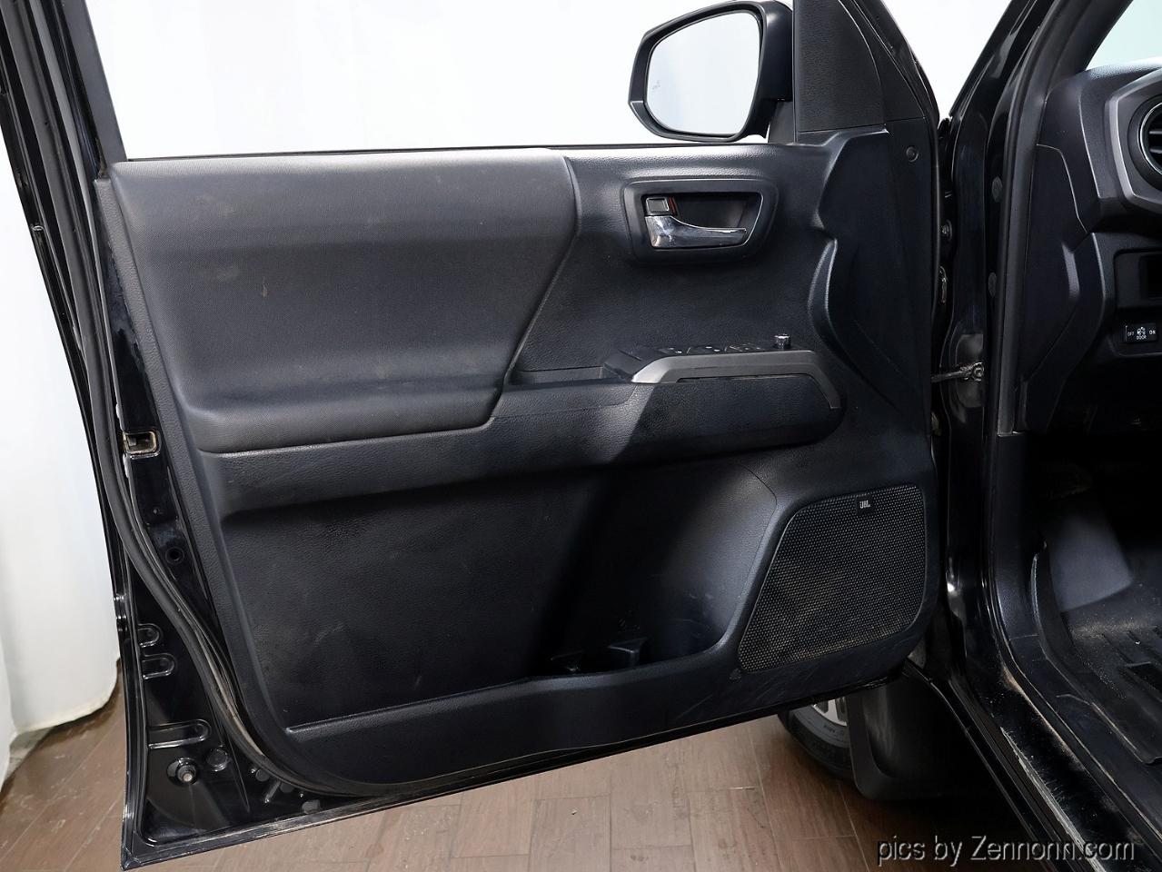 Toyota Tacoma 4WD Double Cab LB V6 AT TRD Off Road (Natl) 2016