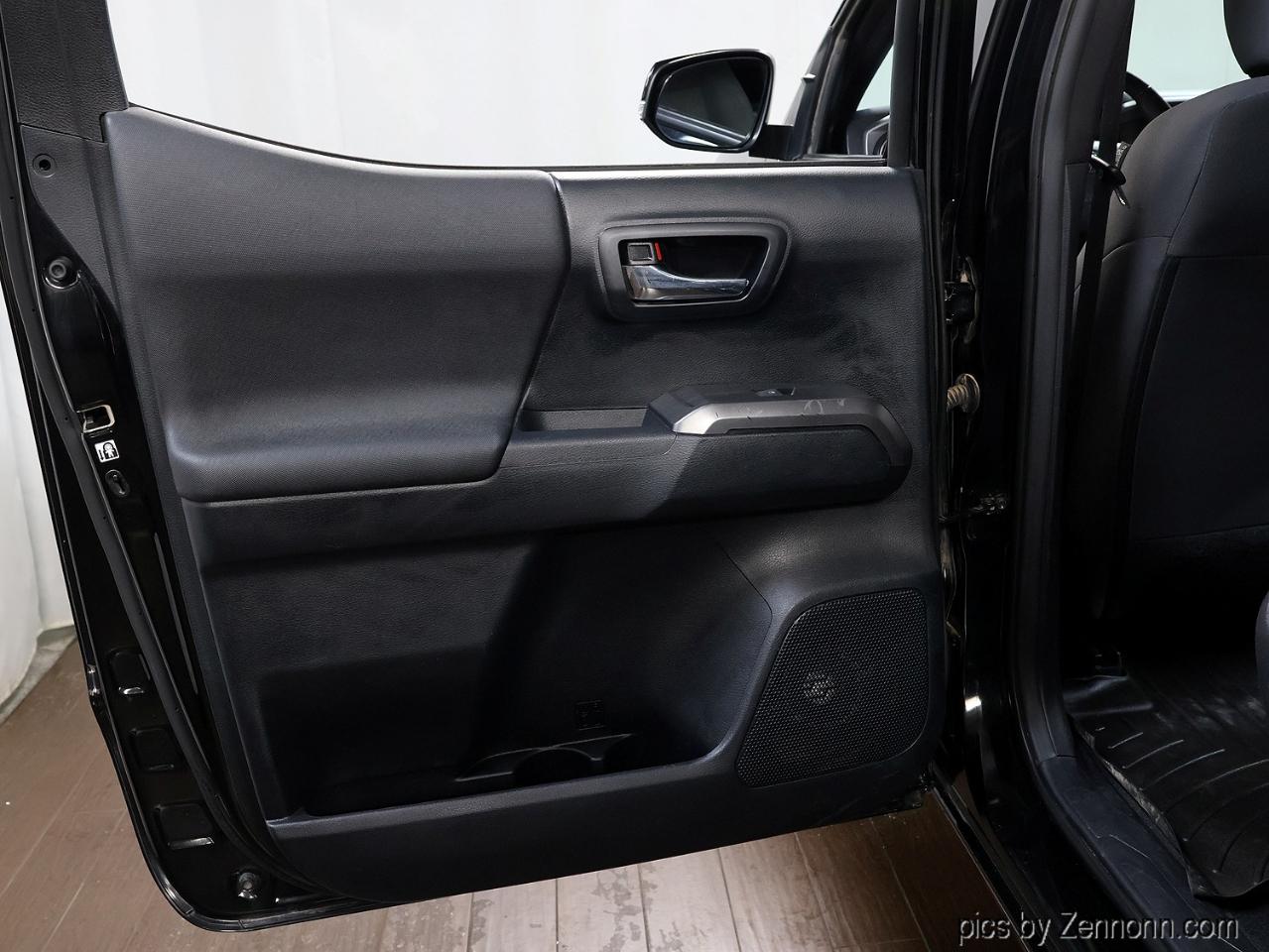 Toyota Tacoma 4WD Double Cab LB V6 AT TRD Off Road (Natl) 2016