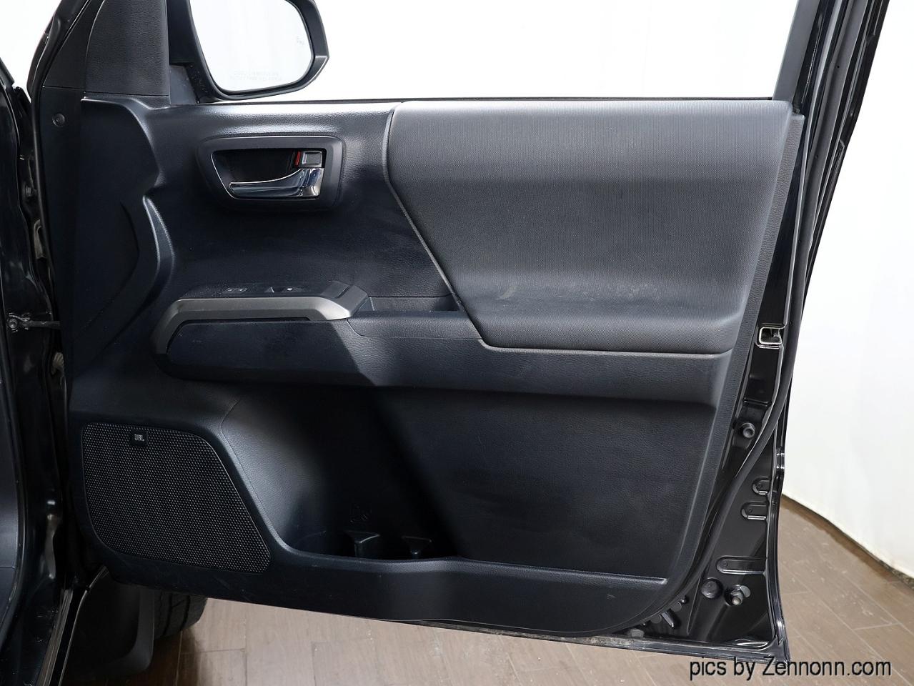 Toyota Tacoma 4WD Double Cab LB V6 AT TRD Off Road (Natl) 2016