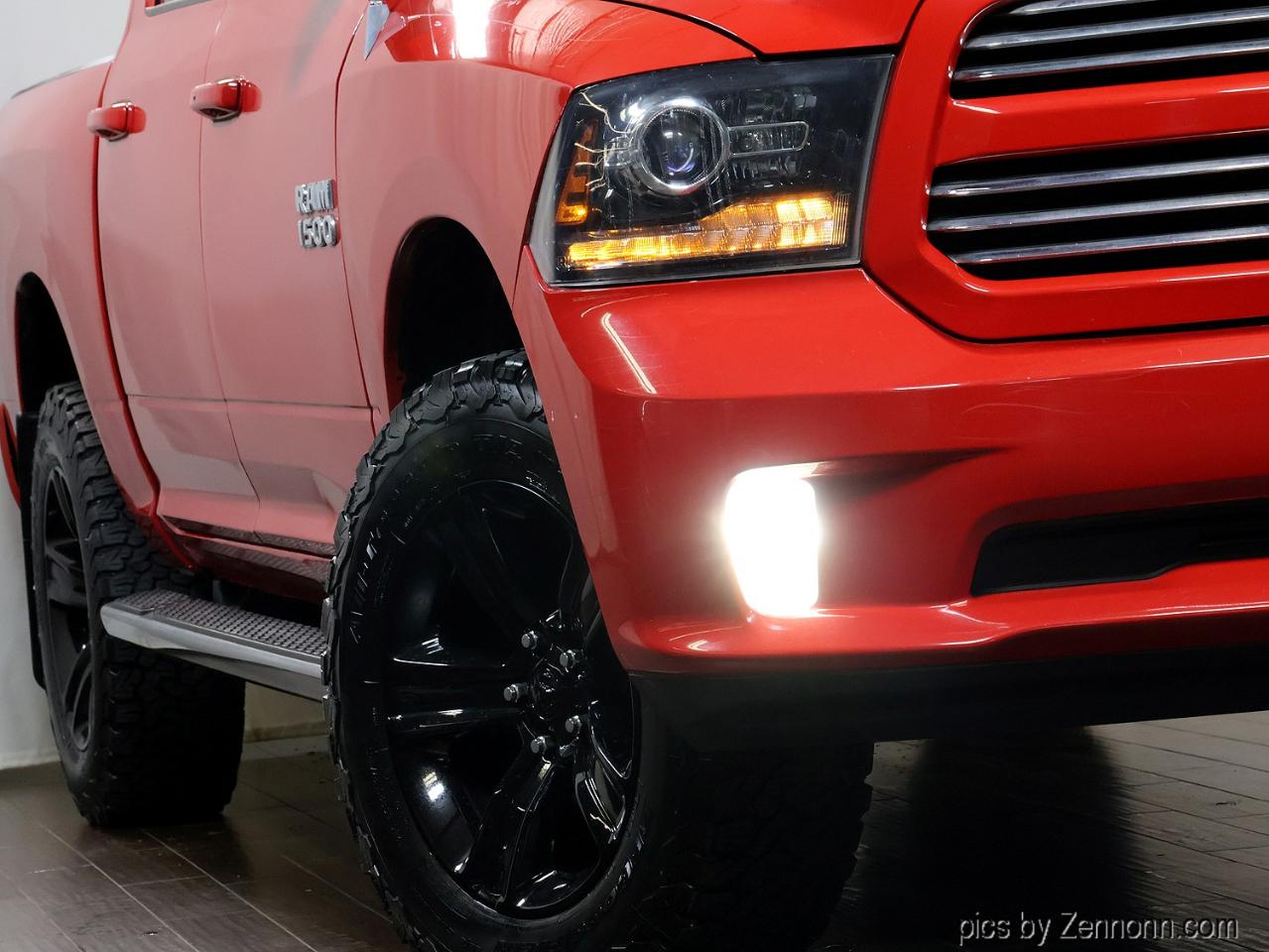 RAM 1500 4WD Crew Cab 140.5" Sport 2013