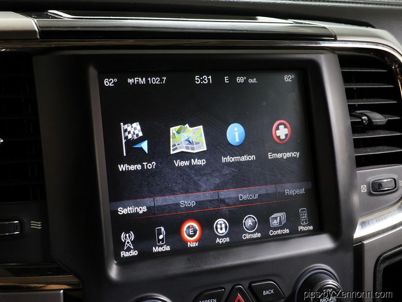 RAM 1500 4WD Crew Cab 140.5" Sport 2013