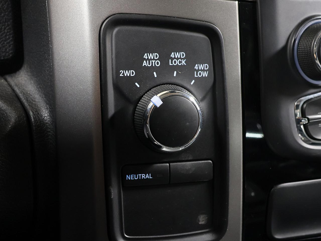 RAM 1500 4WD Crew Cab 140.5" Sport 2013