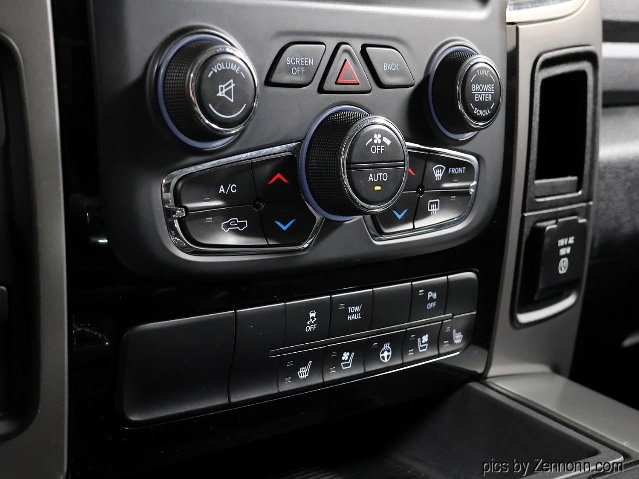 RAM 1500 4WD Crew Cab 140.5" Sport 2013
