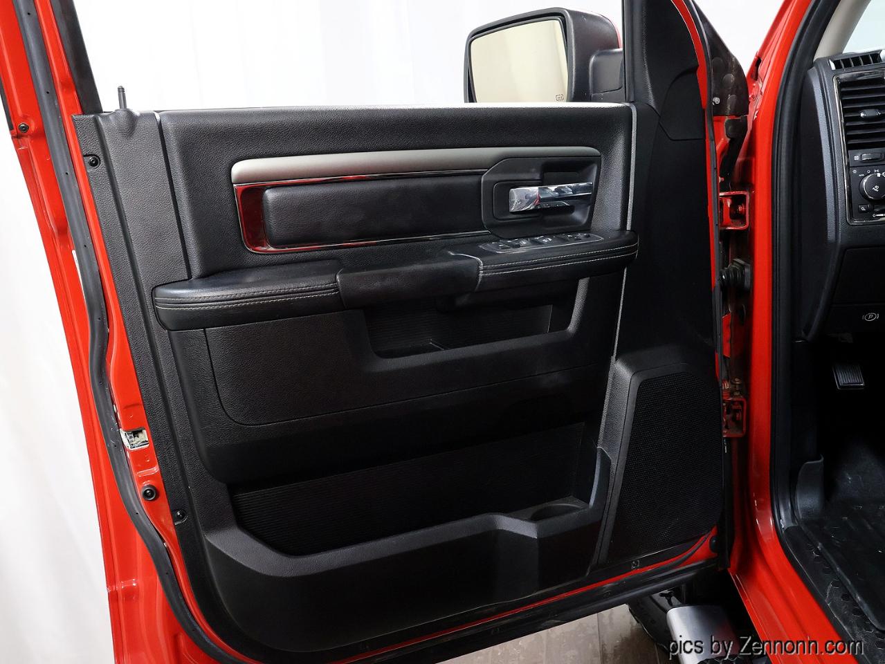 RAM 1500 4WD Crew Cab 140.5" Sport 2013