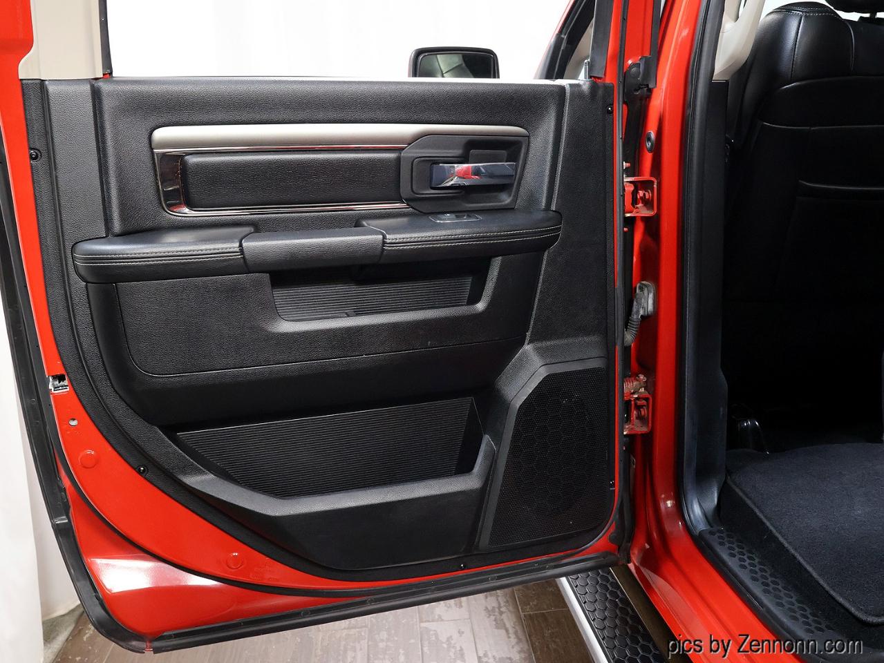 RAM 1500 4WD Crew Cab 140.5" Sport 2013