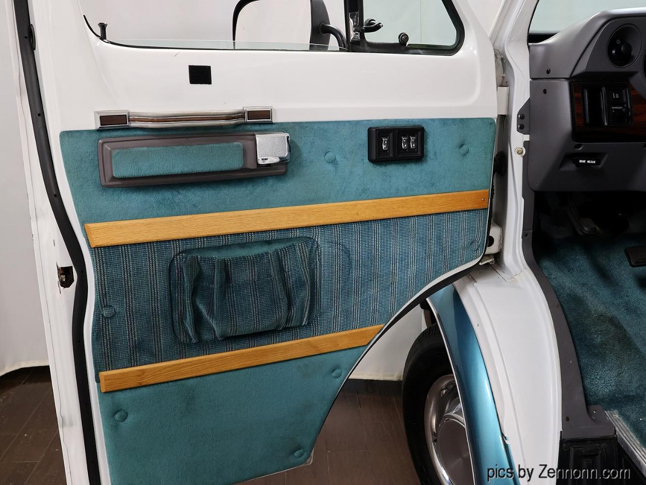 Dodge Ram Van B350 127" WB 1994