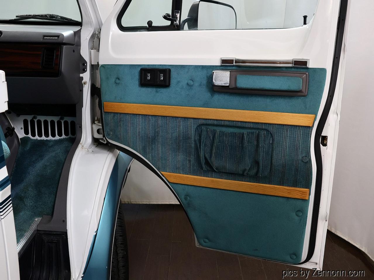 Dodge Ram Van B350 127" WB 1994