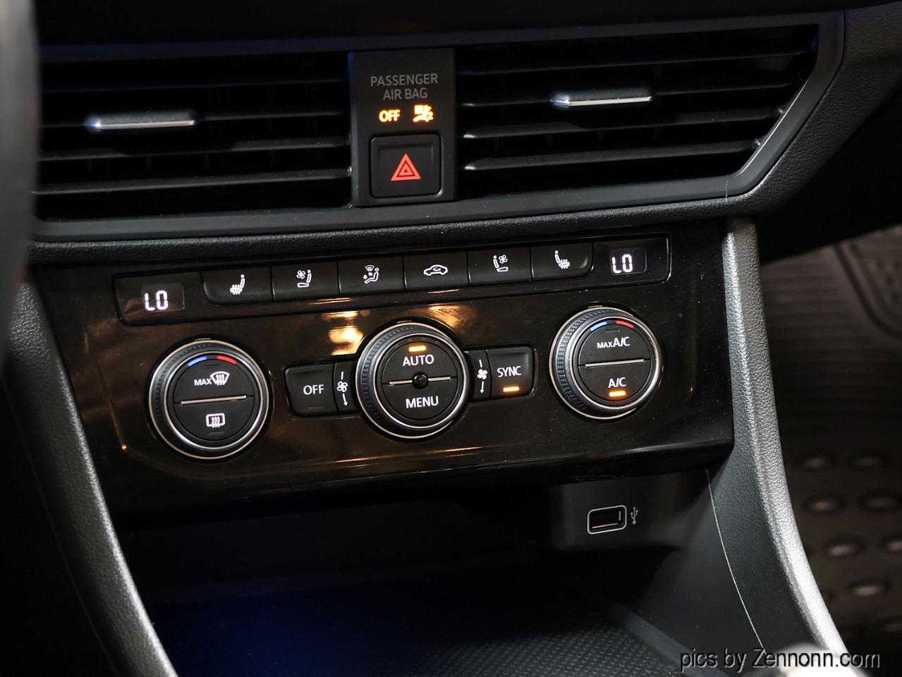 Volkswagen Jetta SEL Premium Auto w/CWP/ULEV 2019