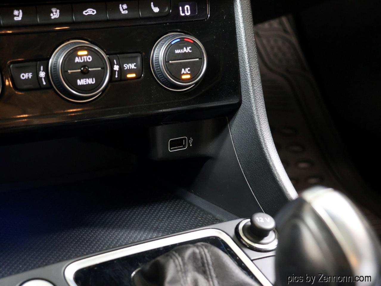 Volkswagen Jetta SEL Premium Auto w/CWP/ULEV 2019